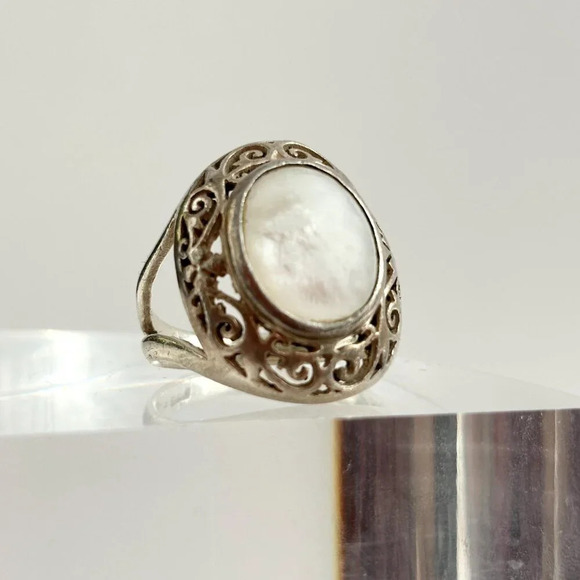Oval Cut Mother of Pearl Abalone Vintage Sterling Silver Cutout Ring - sz 7 - Picture 2 of 9